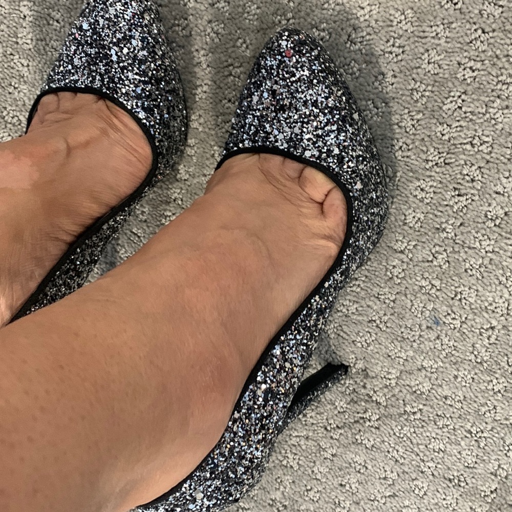 Very pretty high heel size 5 1/2 brand new